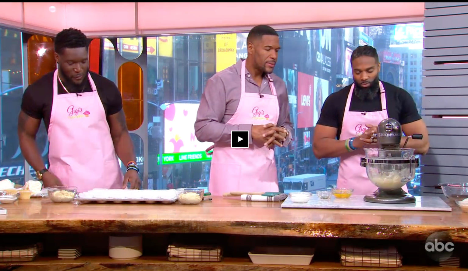 Former NFL Stars Brian Orakpo and Michael Griffin’s Killer Cupcakes